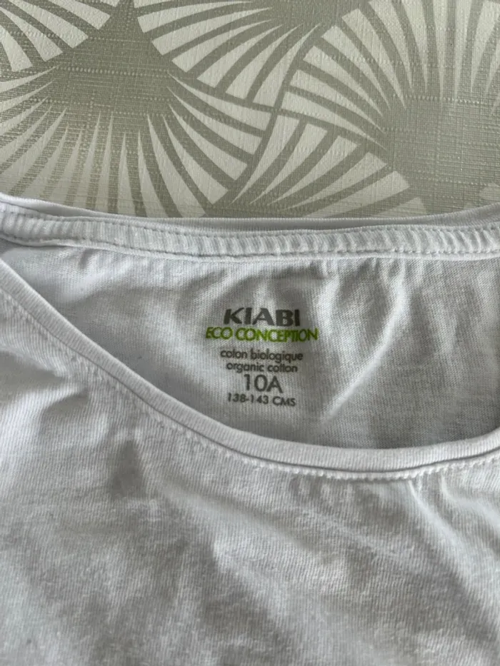 Tee shirt taille 10 ans - photo numéro 3