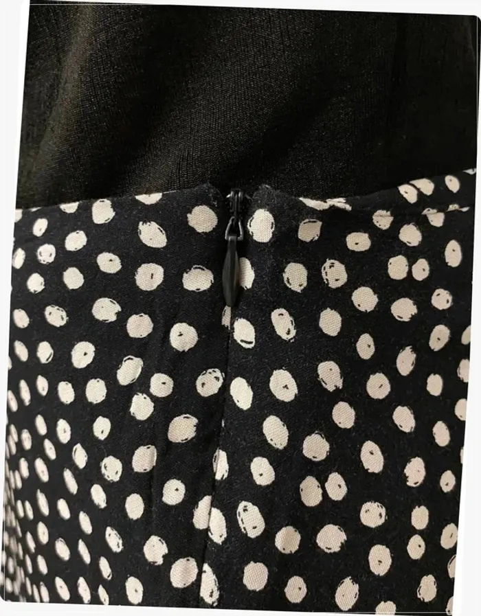 Jupe fluide satinée noire à pois blanc Primark - photo numéro 4