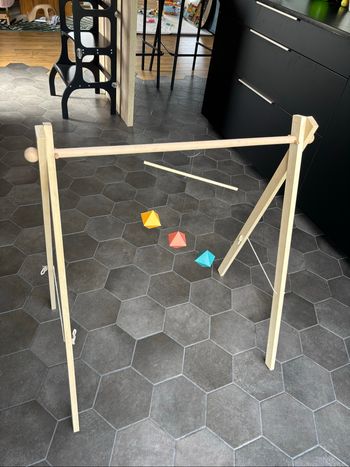 Lot portique et coffret mobiles Montessori