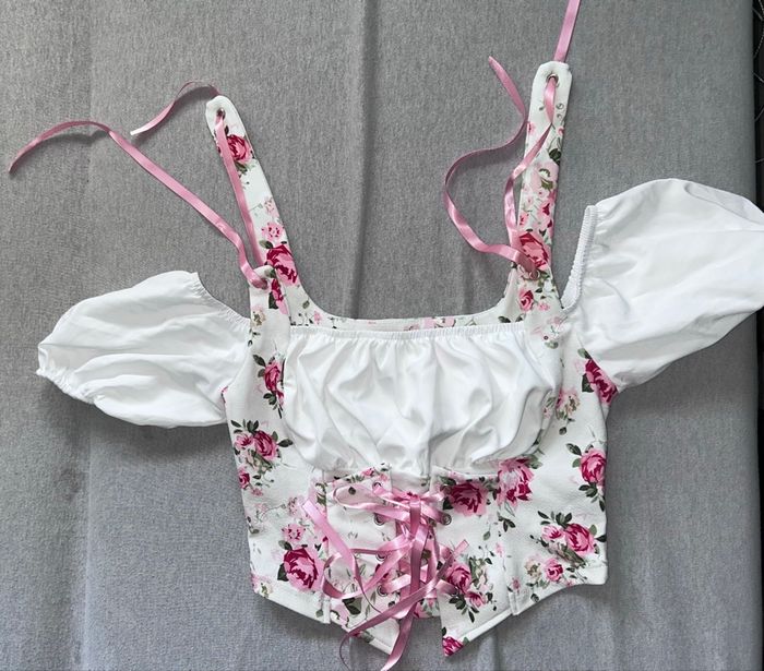 Top vintage à manches bouffantes