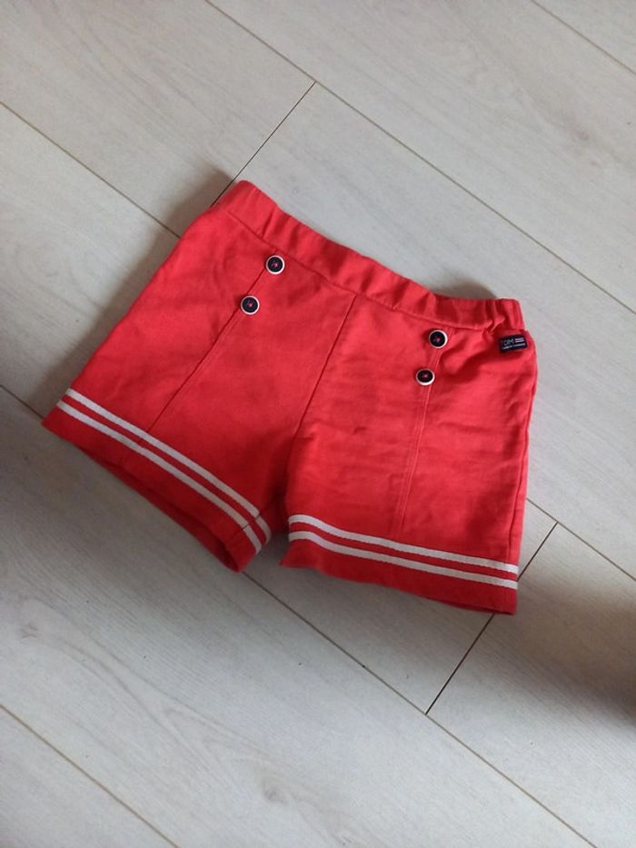 Short rouge
