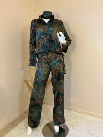 Ensemble chemise longue pantalon et foulard/ écharpe