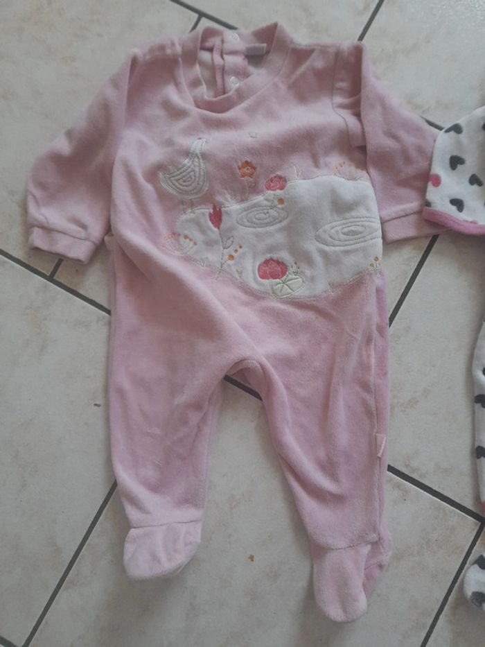 2 pyjamas 6mois - photo numéro 2