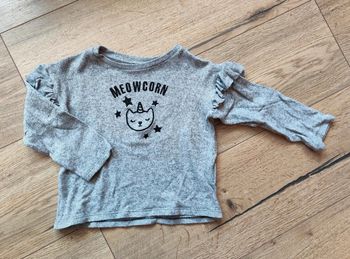 Joli pull tout doux 2 ans Benetton chat licorne