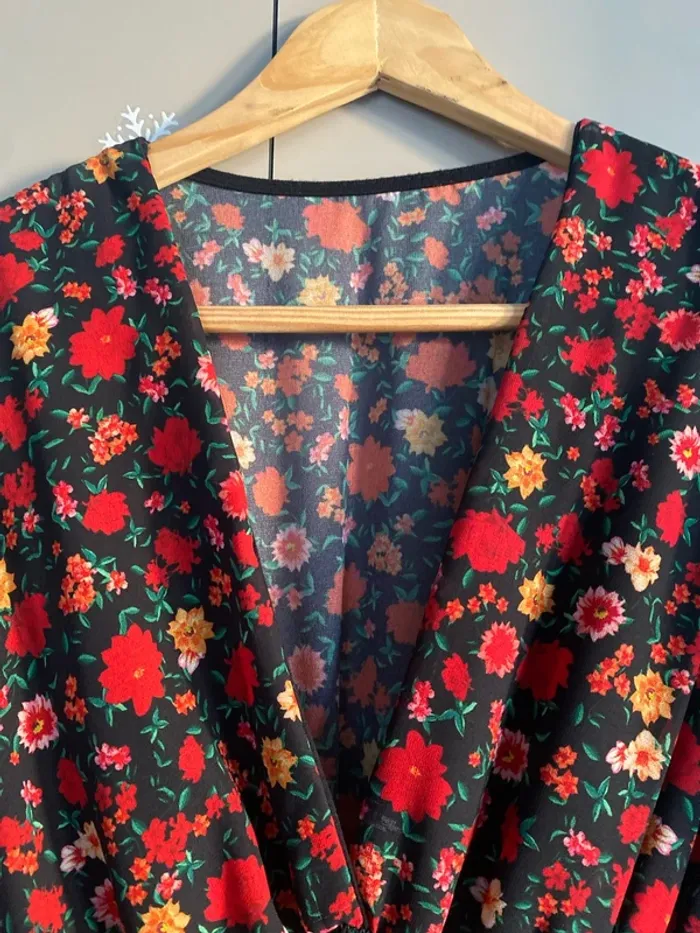 Jolie petite robe fleurie en voile - Taille S/M - photo numéro 3