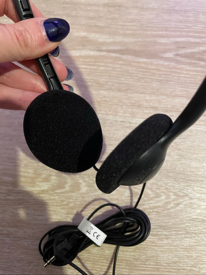 Casque audio avec fils noir neuf dans son emballage - photo numéro 2