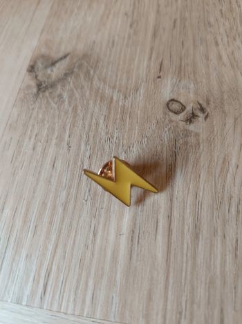 Pin's éclair