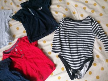 Lot 6-9 mois t_sghits, polos et body
