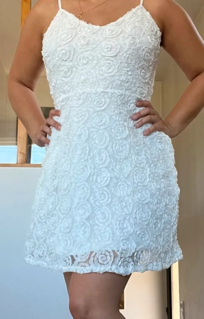 Robe blanche été fleurs sexy