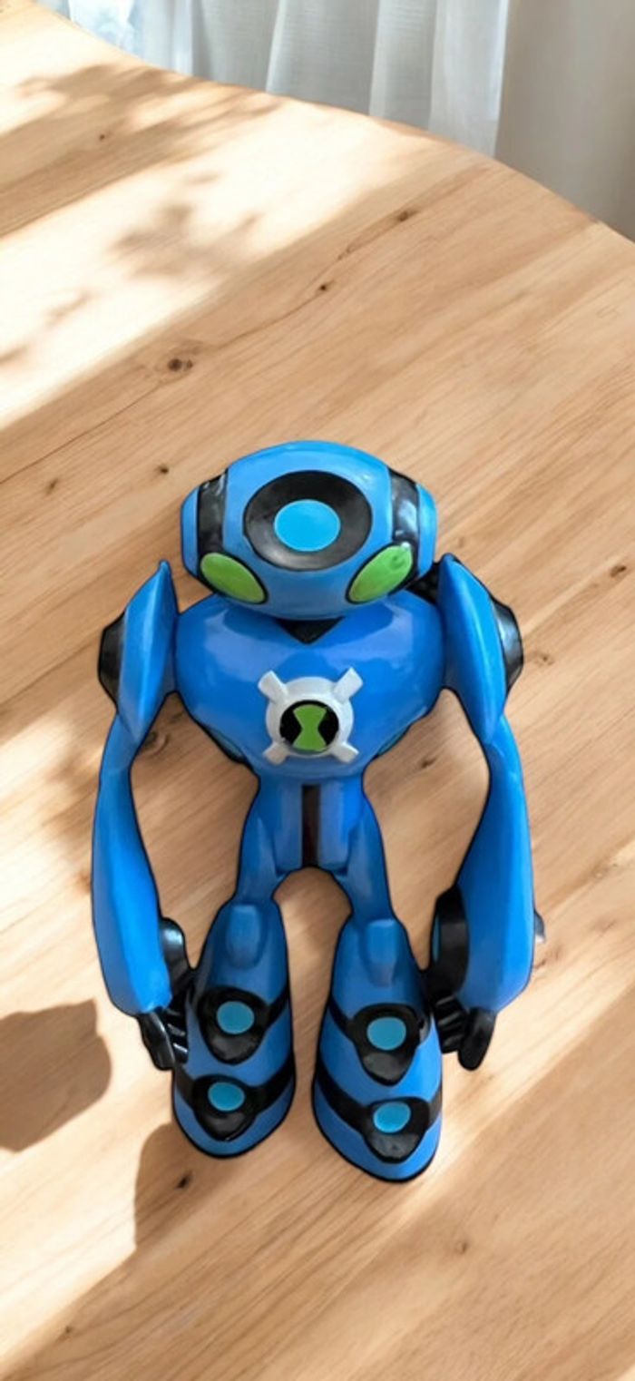 Bandai Ben 10 – Figurine articulée Ultimate Echo Echo 2010