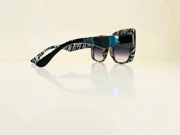 Lunette de soleil femme noire zèbre verres dégradés UV protection catégorie 3 - photo numéro 3