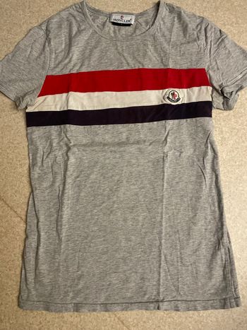 tee-shirt homme Moncler taille S gris bandes bleu blanc rouge parfait etat