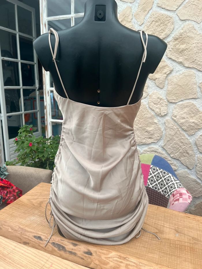 Robe d’été mango femme taille S beige satinée neuve soirée sexy avec étiquette 36 été - photo numéro 2