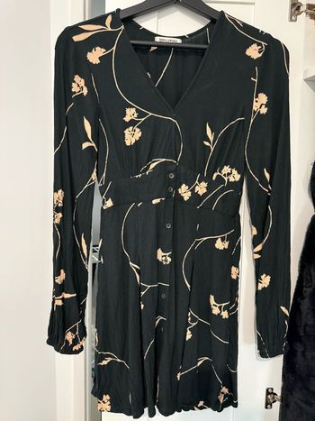 Robe billabong taille XS , 34 noir et fleurs