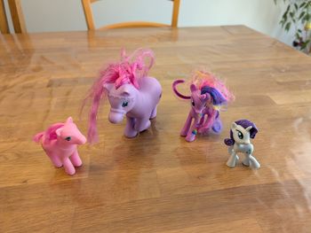 Lot de 4 jouets poney