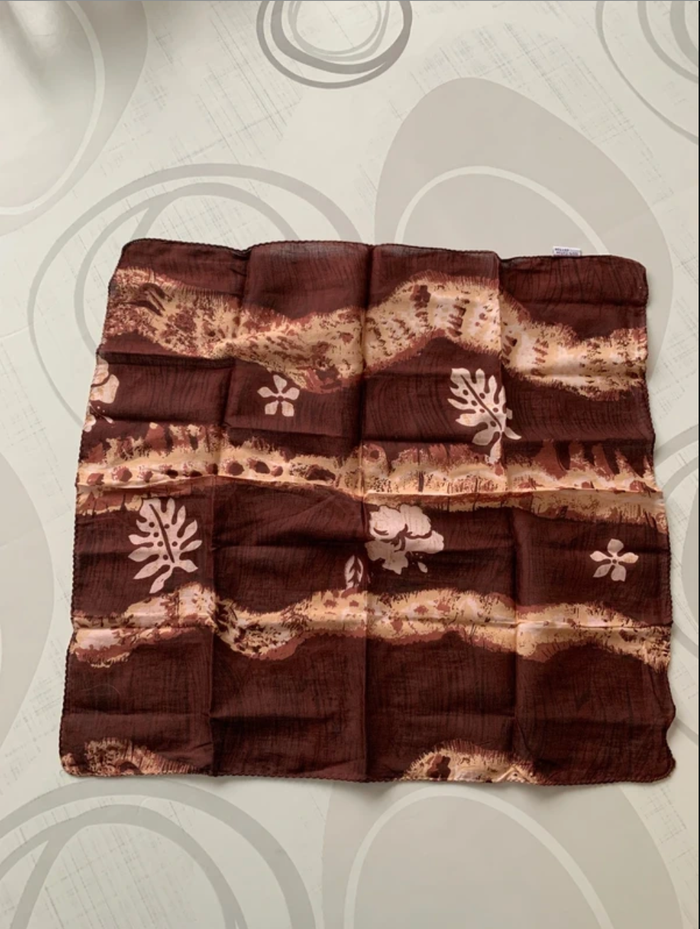 Foulard marron imprimé - 51cm x 47 cm - photo numéro 2