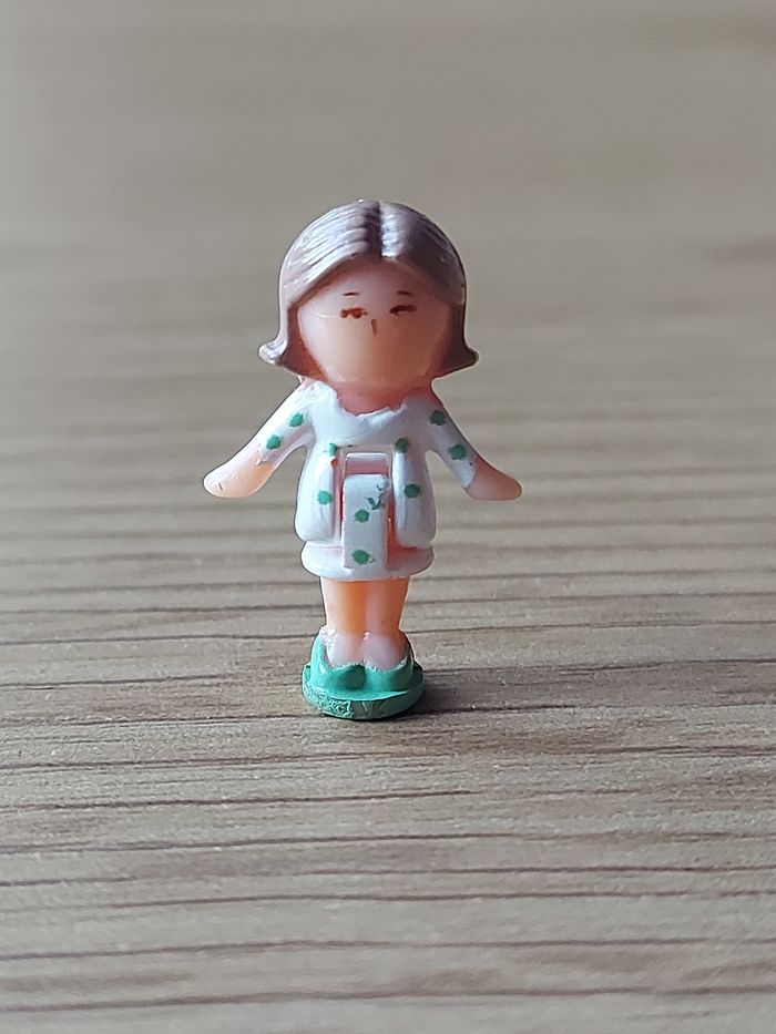 Polly pocket figurine
