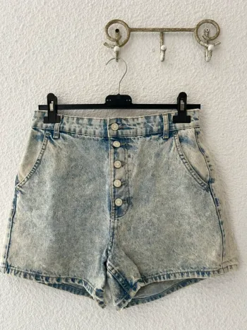 Short en jean délavé