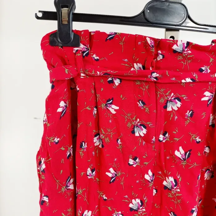 Jupe portefeuille rouge à fleurs Caroll taille 40 en viscose fluide A1452 - photo numéro 2
