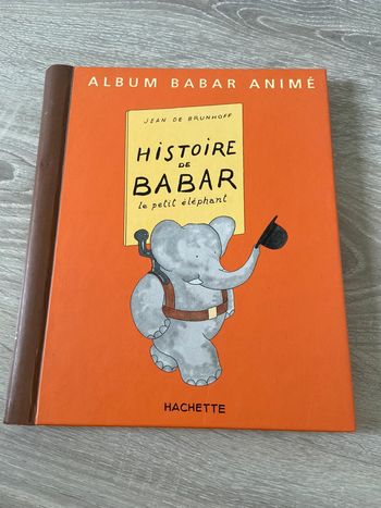 Histoire de babar livre anime le petit elephant