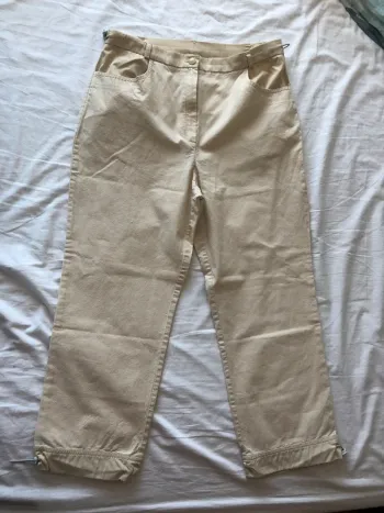 Pantacourt beige taille 42