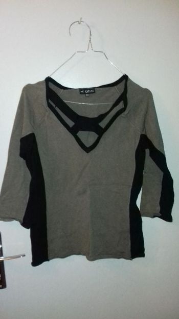 Haut kaki et noir Taille 38/40 marque No Excuse
