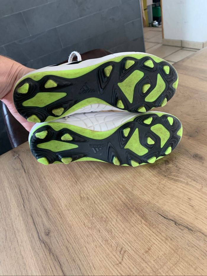 Chaussures de foot ou rugby - photo numéro 3