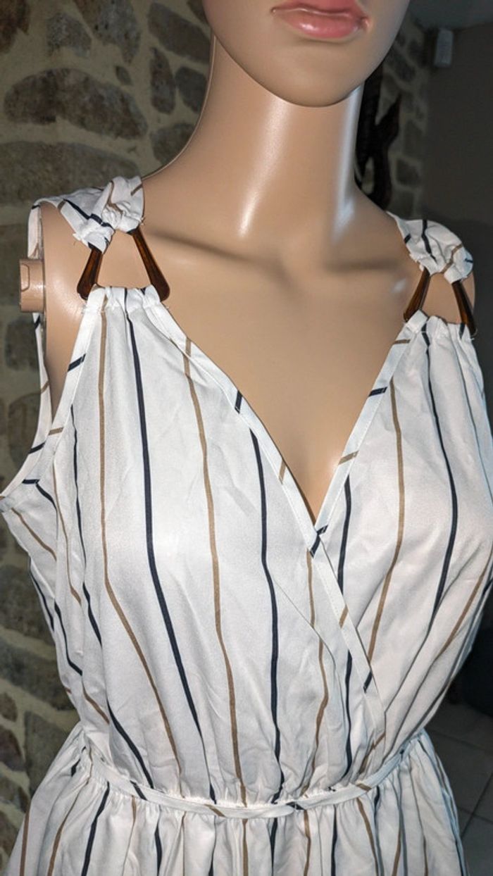 Robe midi à col surplis sans manche taille S/38 jamais porté - photo numéro 4