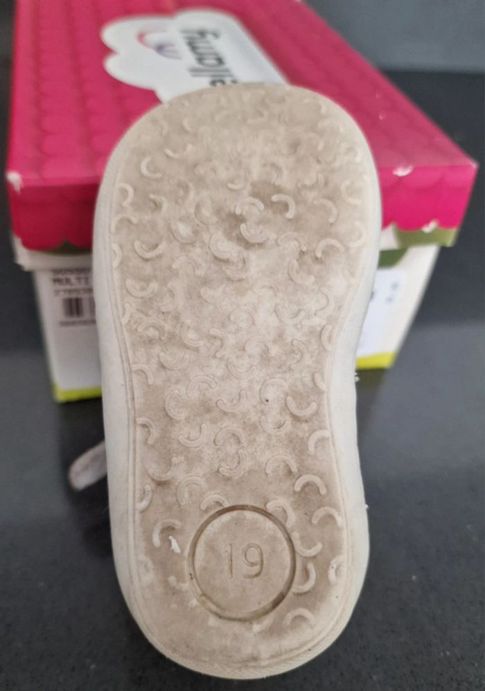 Chaussures 👟 1er pas babies T19 (BE avec défaut) - photo numéro 14