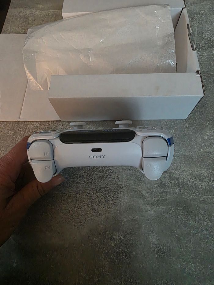 Manette ps5 astrobot customisee - photo numéro 3