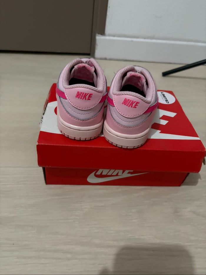 Nike Pointure 28 - photo numéro 2