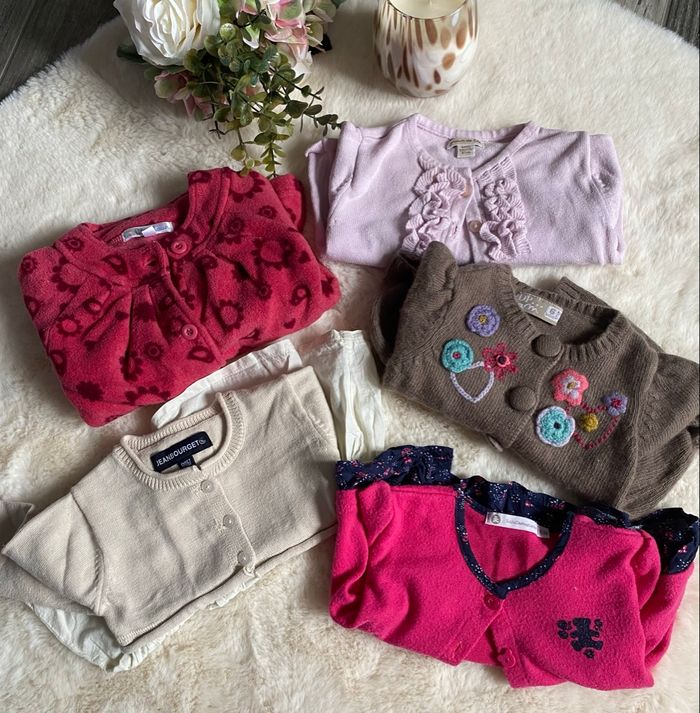 🌸 Lot de 5 gilets fille – Taille 6 mois  TBE 🌸 - photo numéro 6