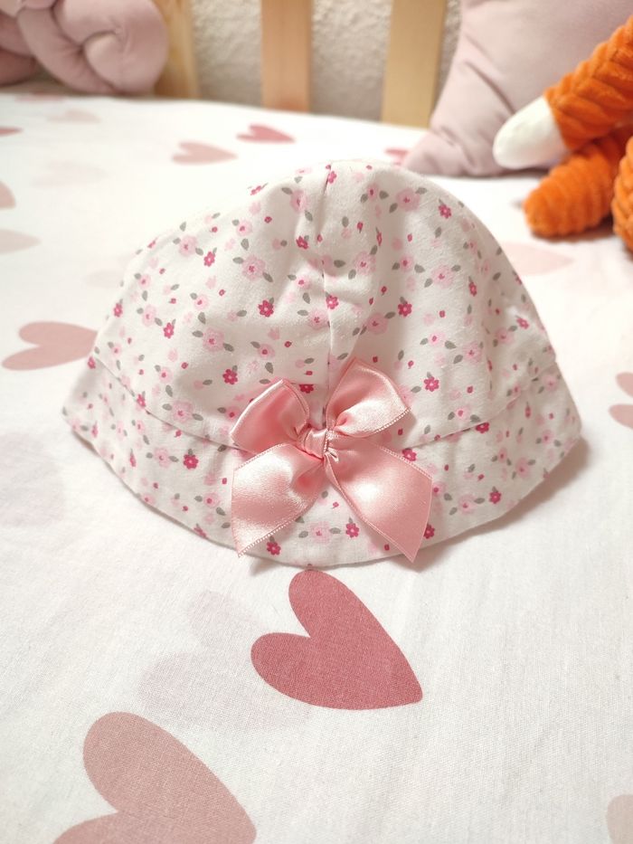 Chapeau bébé fille - Motif fleuri - 12 mois - Neuf sans étiquette - photo numéro 2
