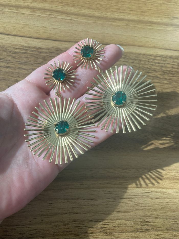 Boucles d’oreilles pendantes NEUVES femme de forme ronde couleur doré et vert - photo numéro 3
