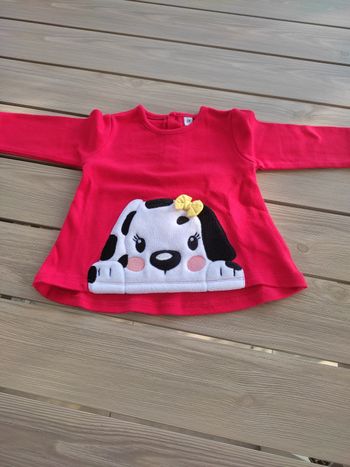 Tunique rouge avec joli petit chien