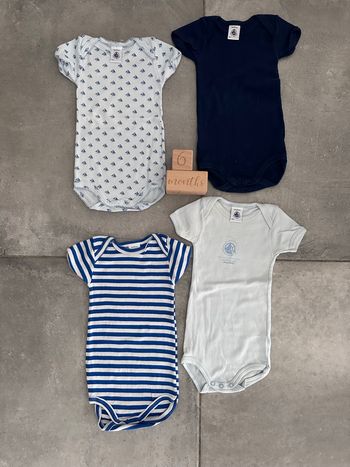 Lot de 4 bodys manches courtes petit bateau taille 6 mois très bon état 