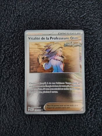 Carte brillante pokémon, vitalité de la professeure