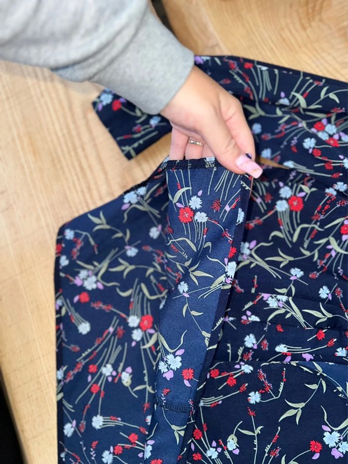 Blouse femme, taille S, marque Lovie & co automne hiver, bleu marine, fleuri. - photo numéro 6