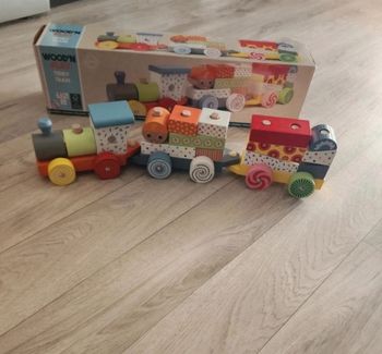 Train en bois a empiler teddy train