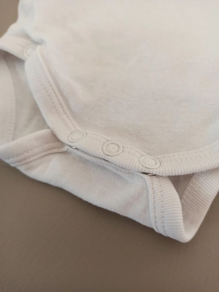 Body blanc 1 mois OBAIBI - photo numéro 4