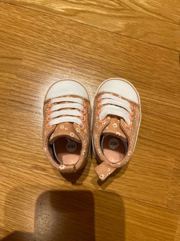 Lot de 2 paires de chaussures neuves taille 0-3 mois - photo numéro 2