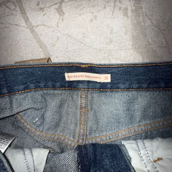 Short Levi’s High Waisted Mom Short taille 31 neuf avec étiquette.