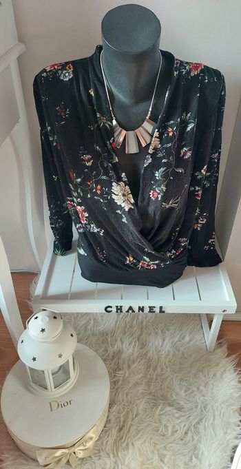 Body noir à fleurs Pull&Bear T.S TBE
