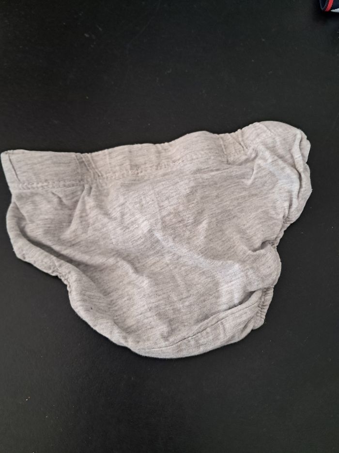 1 slip primark taille 3-4 ans - photo numéro 2