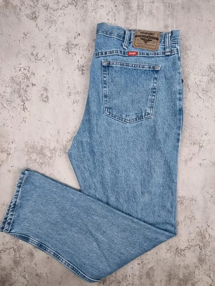 Jean Wrangler bleu clair – Taille 38x32 US / 48 FR Homme (mesures en photos)