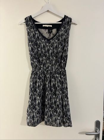 Robe courte noire et grise