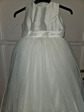 La robe de mariée  pour petite fille