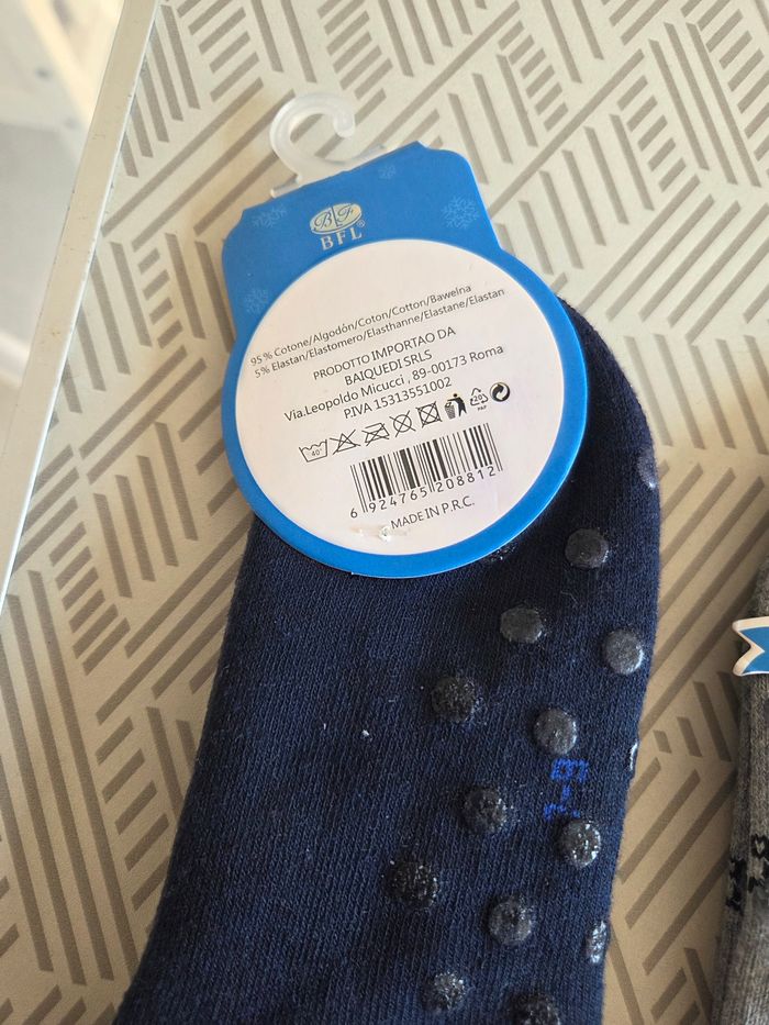 Lot 8 paires de chaussettes neuves antidérapante 27/31 - photo numéro 3