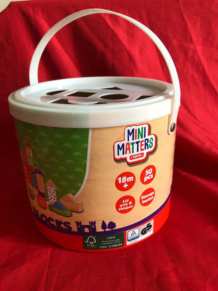 Seau de 50 blocks en bois- mini Matters toys