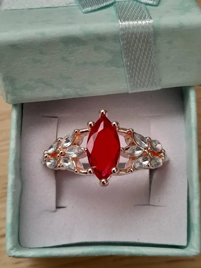 Bague pierre,couleur Rouge, style Bohème, taille 60 petits strass couleur dorée - photo numéro 4